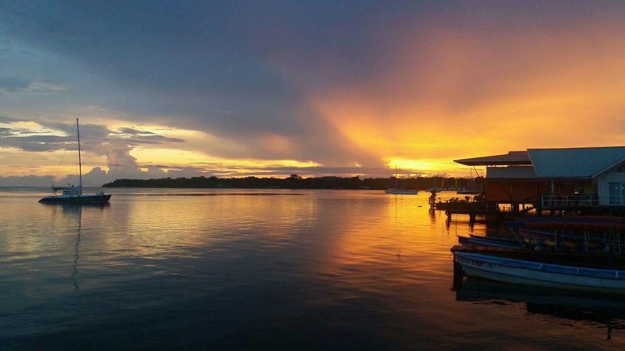 Hostal On The Sea Bocas del Toro Exterior photo